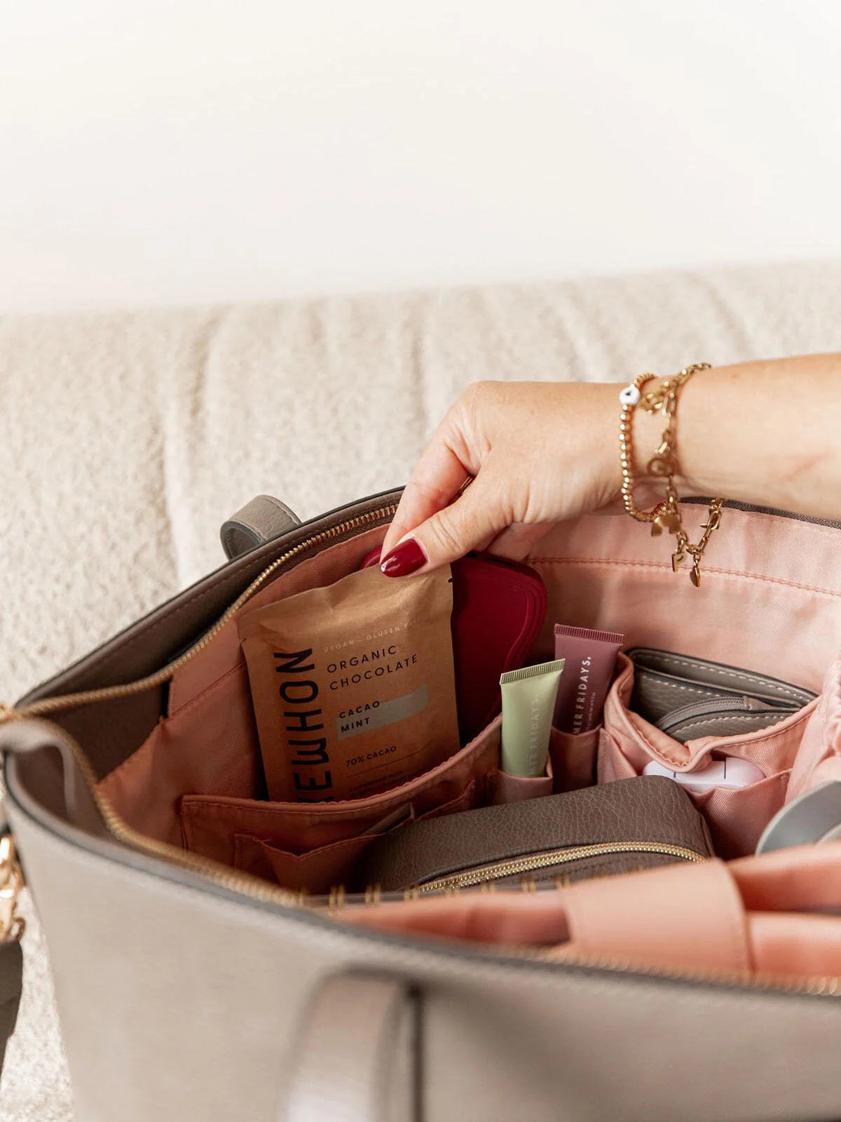 GO-GETTER TOTE dark grey